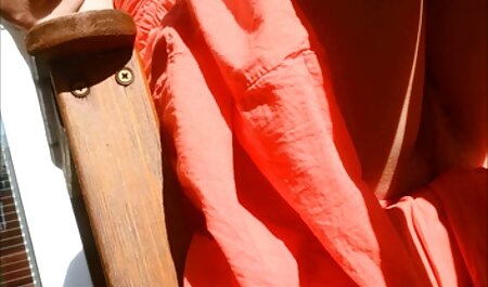 Une jolie rousse potelée se fait sodomiser et 2 soins video sexe dans les toilettes du visage!